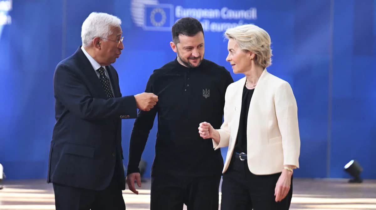 Председатель Евросовета Антониу Кошта, председатель Еврокомиссии Урсула фон дер Ляйен и президент Украины Владимир Зеленский на заседании по Украине и обороне в Брюсселе, Бельгия, 6 марта 2025 года. Фото: Dursun Aydemir / Anadolu / Abaca Press/ ddp images / Vida Press