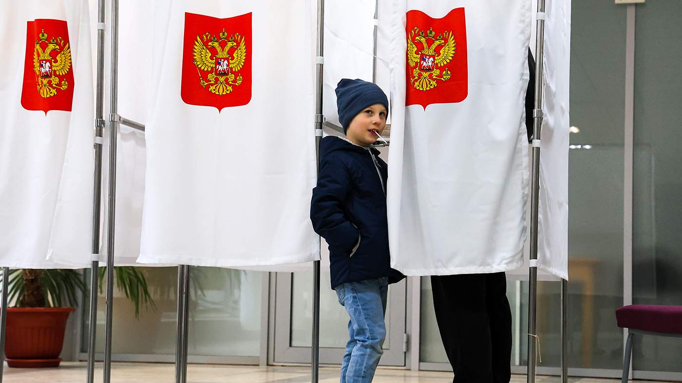 Кабины для голосования во время президентских выборов, 16 марта 2024 года. Фото: AP / Scanpix / LETA