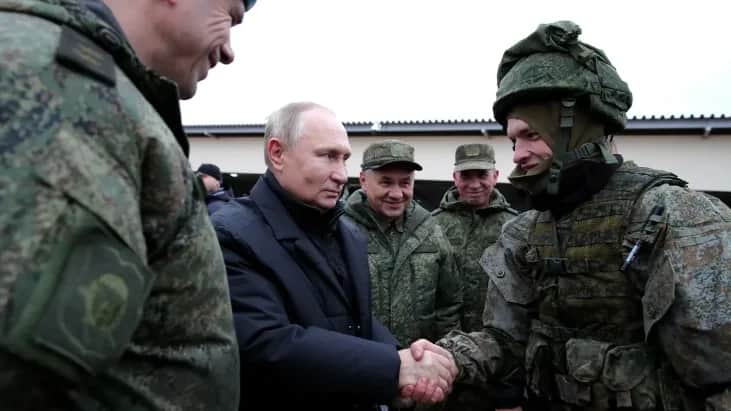 Vladimir Putin and Sergey Shoigu visiting a training ground in Russia’s Ryazan region, 20 October 2022. Photo: Kremlin Press Office / Handout / Anadolu Agency / Getty Images