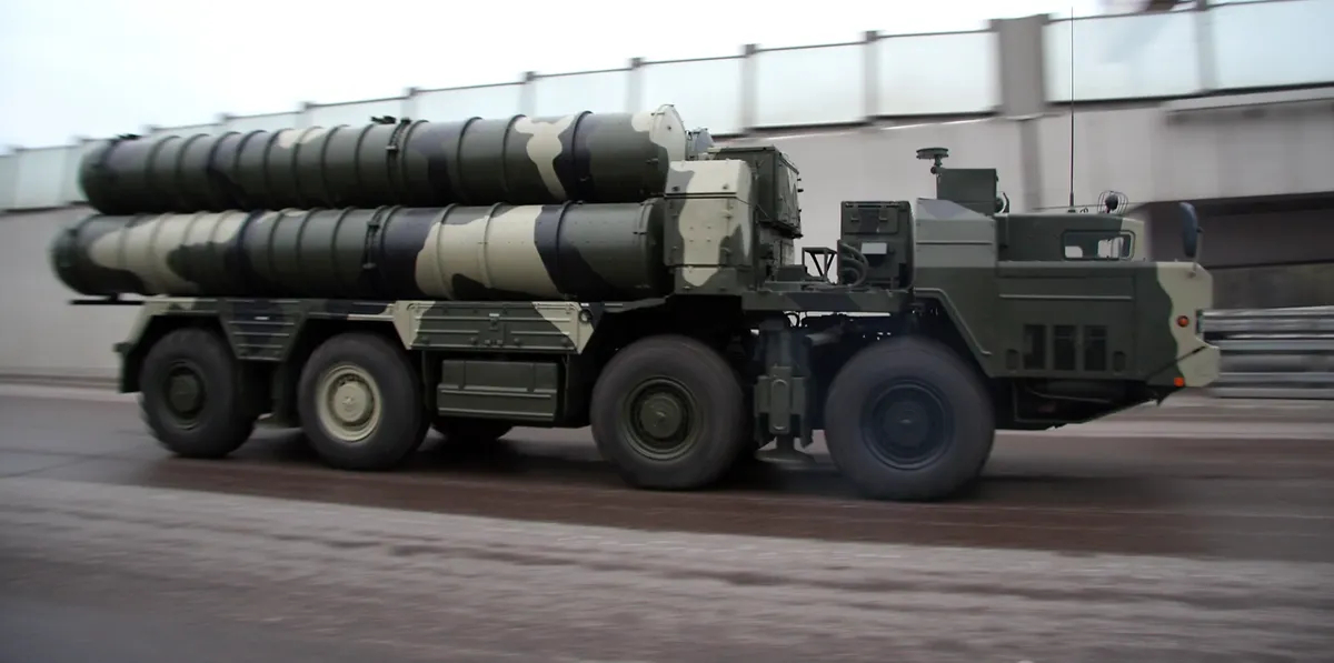 Пусковая установка 5П85СМ комплекса С-300ПМ1. Фото: <a href="https://commons.wikimedia.org/w/index.php?curid=30881487">Wikimedia Commons</a><a href="https://commons.wikimedia.org/w/index.php?curid=30881487">,</a> CC BY-SA 4.0