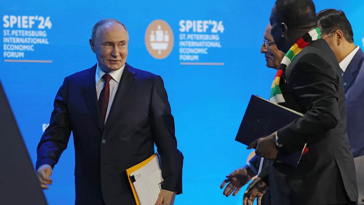 Владимир Путин после выступления на пленарном заседании Петербургского международного экономического форума в Санкт-Петербурге, Россия, 7 июня 2024 года. Фото: Антон Ваганов / EPA-EFE
