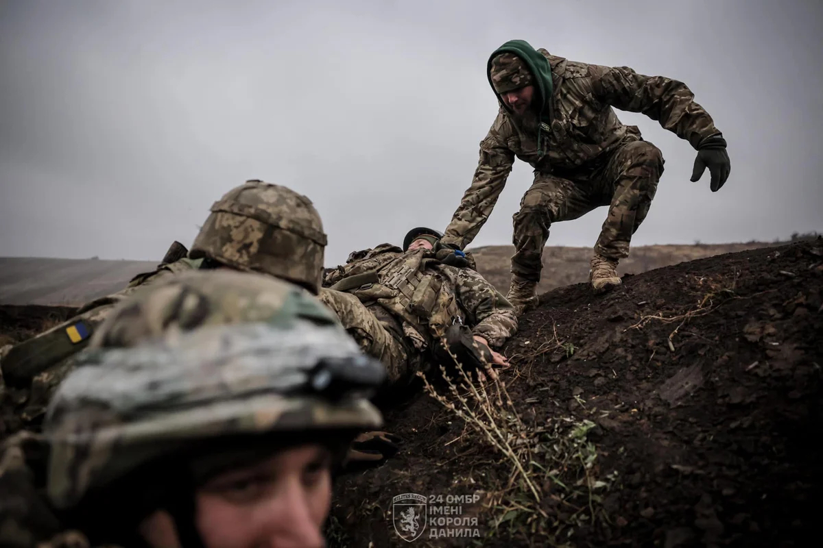 Украинские военнослужащие во время учений, ноябрь 2024 года. Фото: 24-я отдельная механизированная бригада / <a data-sk="tooltip_parent" data-stringify-link="https://www.facebook.com/24th.brigade/" href="https://www.facebook.com/24th.brigade/" rel="noopener noreferrer" target="_blank">Facebook</a>