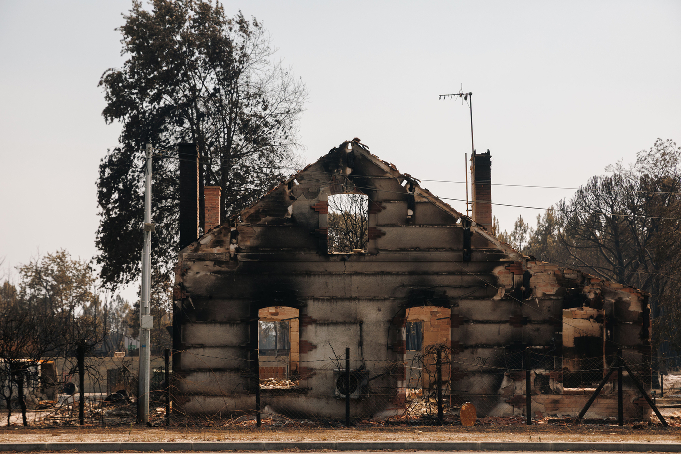 Дом, поврежденный лесным пожаром. Благоне, Франция. 27 июля 2026 года. Фото: Laurent Perpigna / EPA