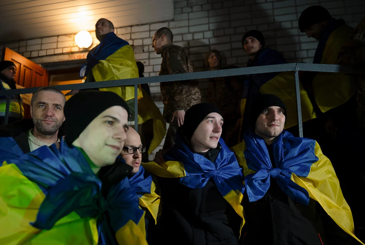 Освобожденные из российского плена украинские военнопленные после обмена, 30 декабря 2024 года. Фото: Офис Президента Украины / EPA