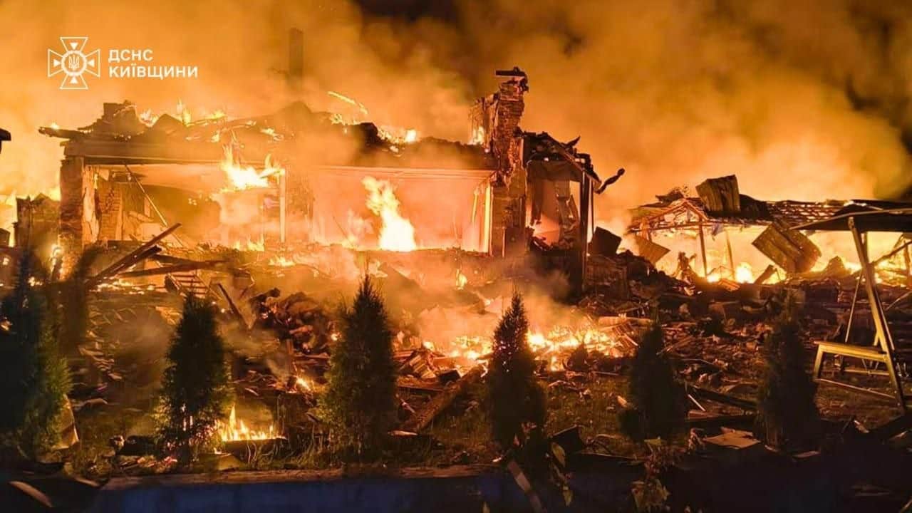 Последствия удара по Киевской области. Фото: ГСЧС
