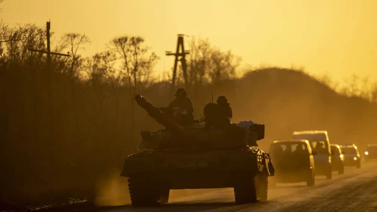 Украинские солдаты двигаются на передовую на бронетехнике, Донецкая область, 26 января 2023 года. Фото: Mustafa Ciftci / Anadolu Agency / Getty Images