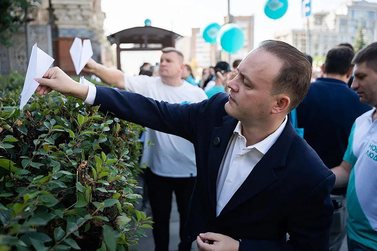 Владислав Даванков на акции в поддержку Павла Дурова у посольства Франции в Москве. Фото: соцсети / Александр Даванков