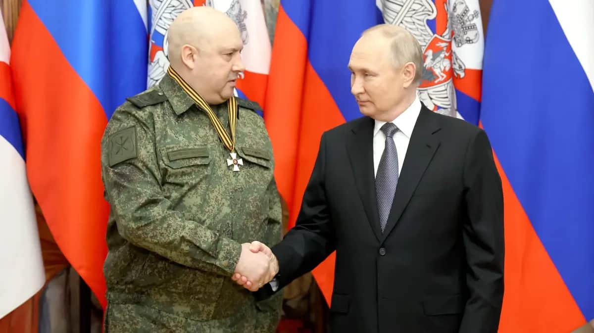 &nbsp;Sergey Surovikin and Vladimir Putin. Photo: <a title="http://kremlin.ru/" href="http://kremlin.ru/" rel="noopener noreferrer">Kremlin.ru</a>