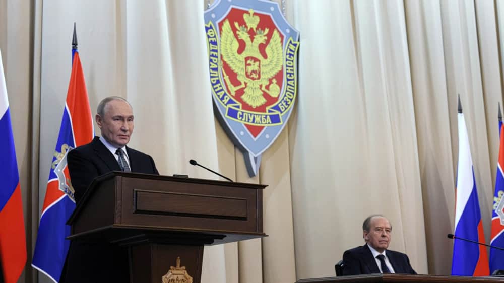 Владимир Путин и директор ФСБ Александр Бортников. Фото: Mikhail Metzel / EPA / SPUTNIK