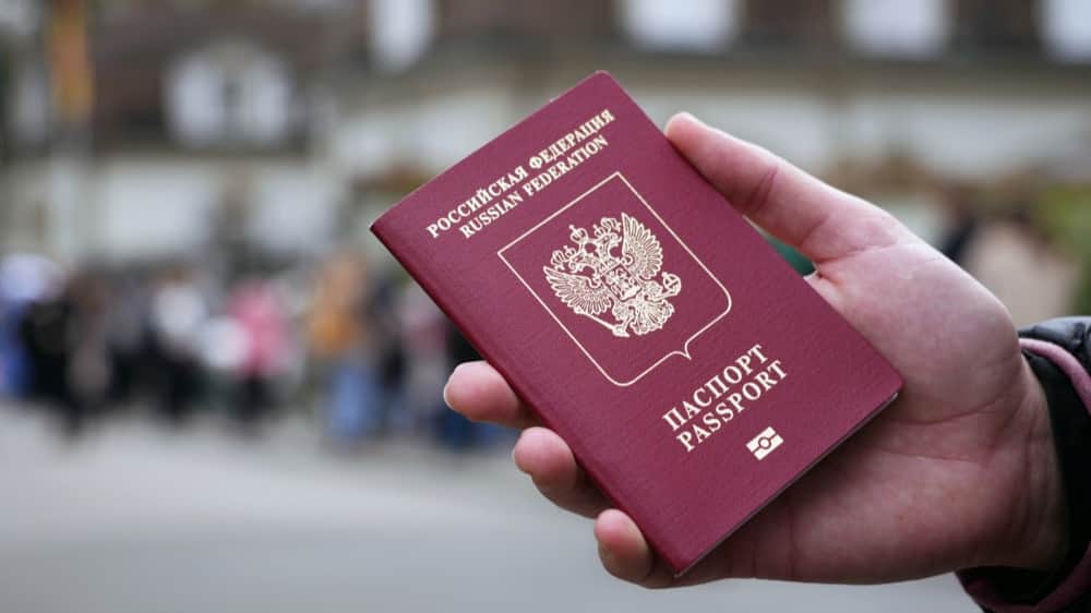 Politico: ЕС готовит новые визовые ограничения для россиян из-за угрозы гибридных атак