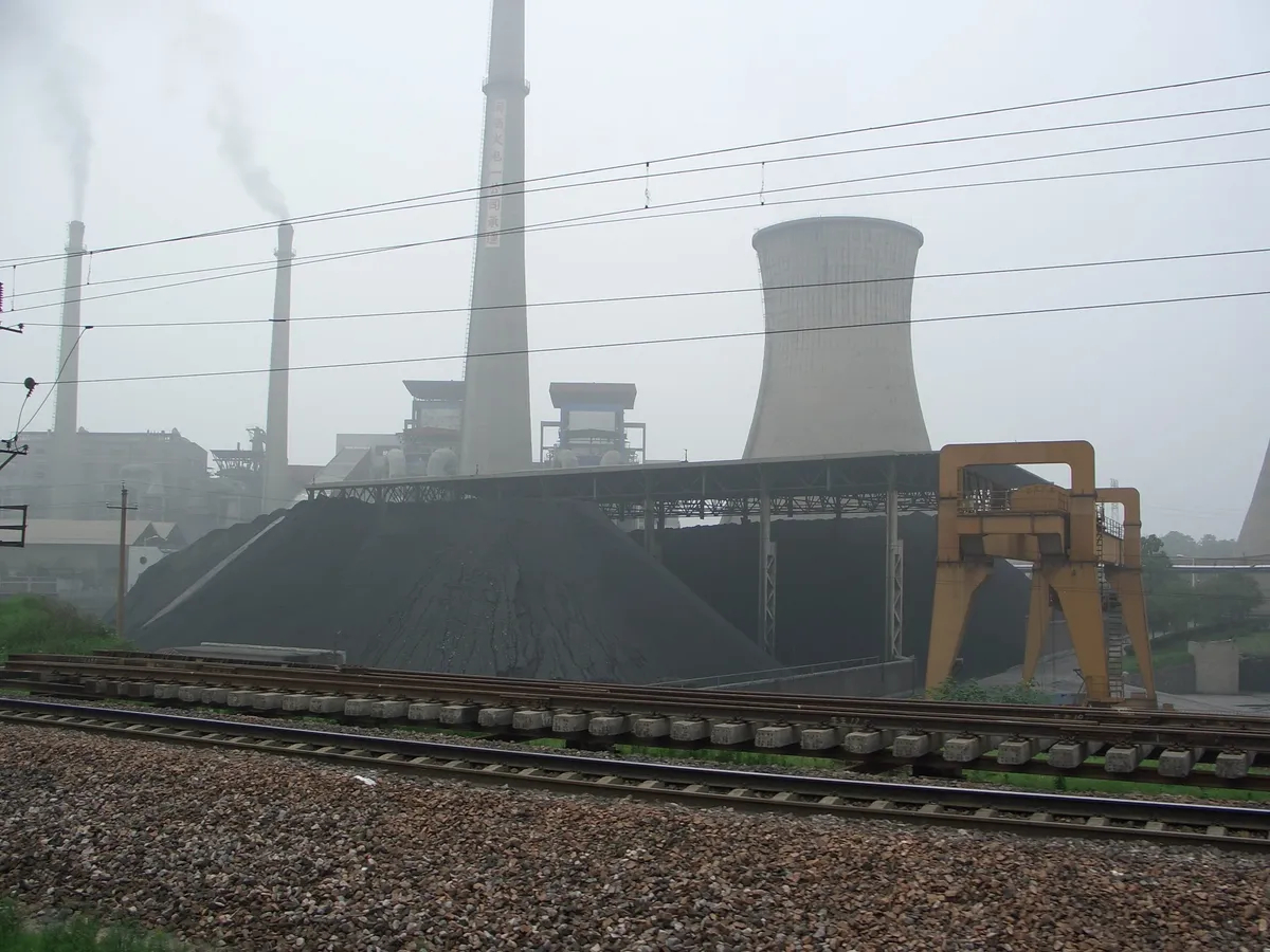 A coal-fired power plant in China. Photo: <a href="https://commons.wikimedia.org/w/index.php?curid=453681" rel="noopener noreferrer" title="https://commons.wikimedia.org/w/index.php?curid=453681">Wikimedia Commons</a>, CC BY-SA 3.0