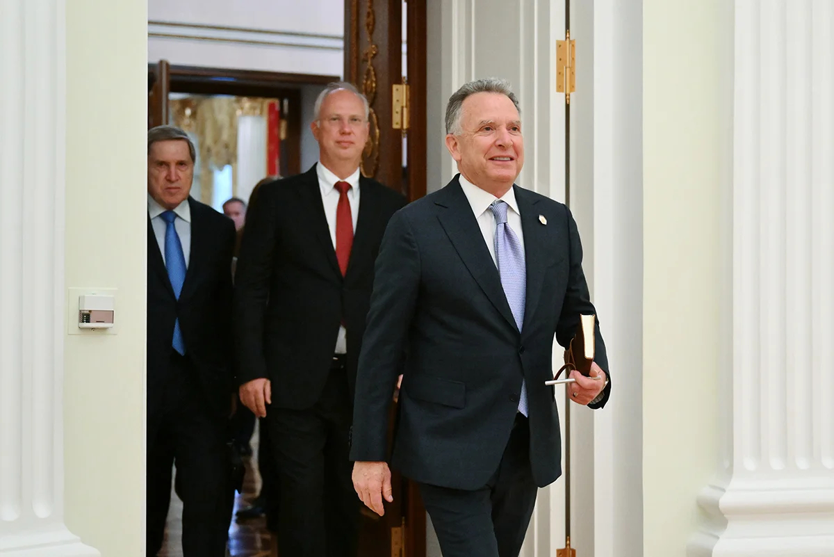 Специальный посланник президента США Стив Уиткофф перед встречей с Владимиром Путиным в Кремле в Москве, Россия, 25 апреля 2025 года. Фото: Кристина Кормилицина / EPA-EFE