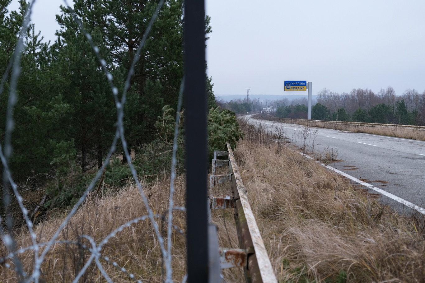 Вид на пункт пропуска на границе с Беларусью в Черниговской области, Украина, 18 декабря 2025 года. Фото: Maria Senovilla / EPA