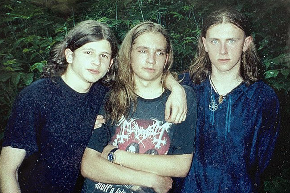 «Молот», после первого концерта в июне 2003 года. Алексей Левкин крайний справа. Фото: WOTANJUGEND / <a href="https://vk.ru/wall-106338423_71" target="_blank">VK</a>