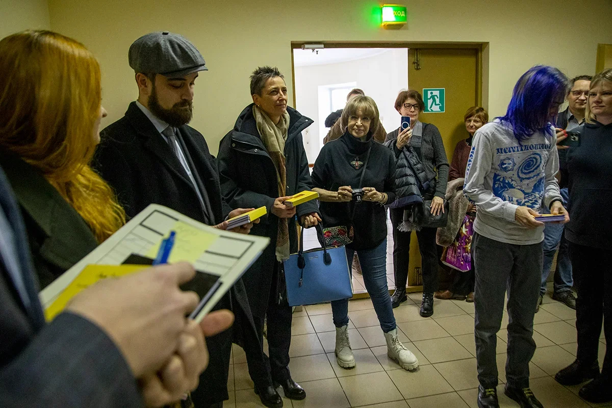 Outside the courtroom. Photo: Igor Selivanov, exclusively for Novaya Gazeta Europe