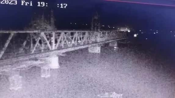 Мост в Одесской области перед уничтожением с помощью водных беспилотников армии России. Фото: Telegram / RVvoenkor