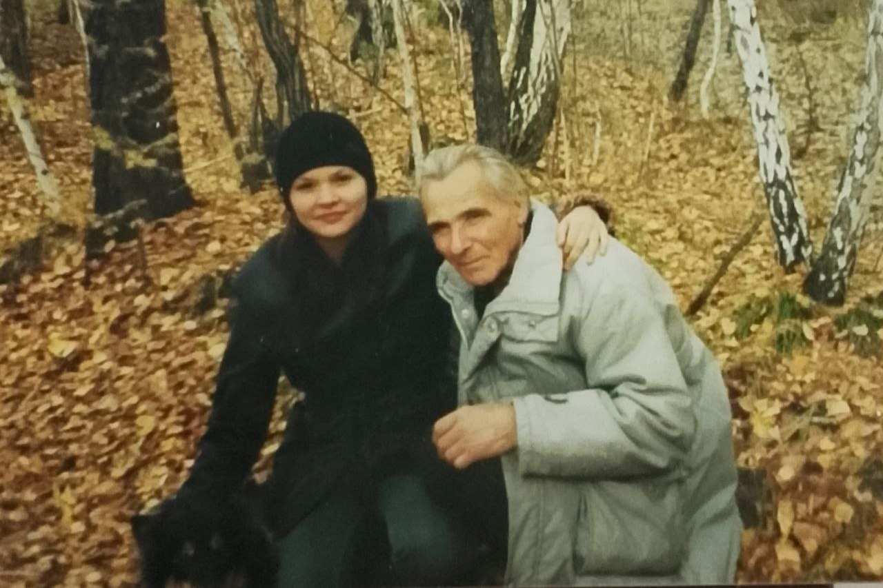 Svetlana Savelyeva with her grandfather from Kharkiv. Photo from personal archive.