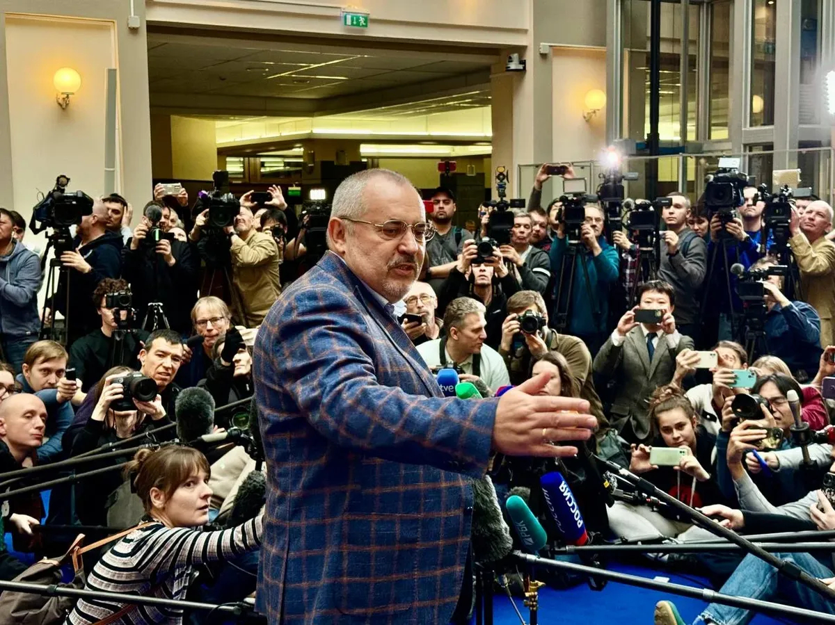 Boris Nadezhdin speaking with the journalists at the Central Election Commission (CEC). Photo: Nadezhdin / Telegram
