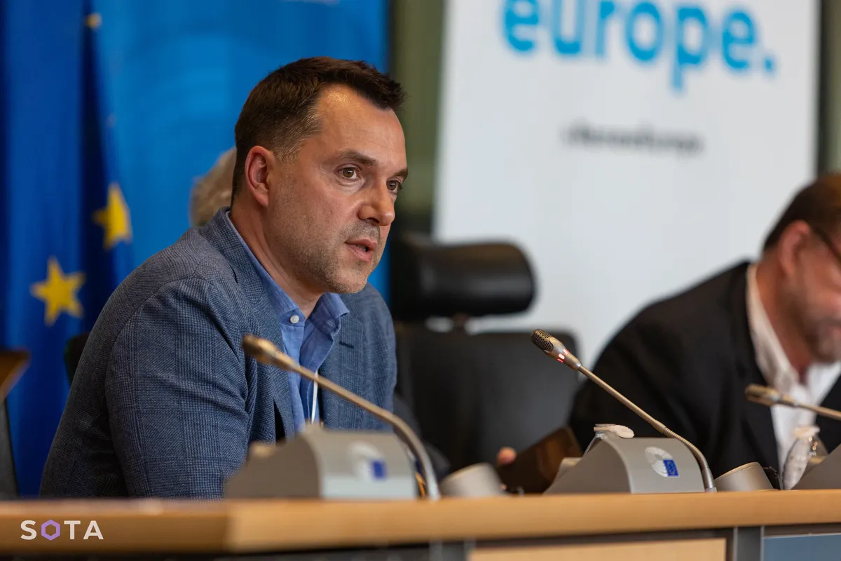 Бывший Внештатный советник Офиса Президента Украины Алексей Арестович на конференции «День после». Фото: Руслан Терехов / SOTA