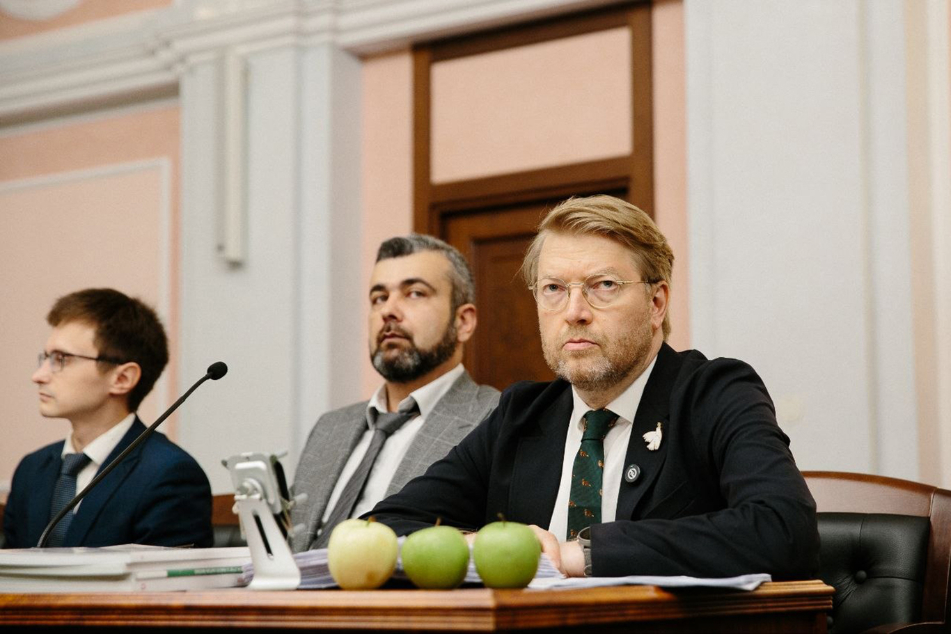 Yabloko chairman Nikolay Rybakov with fellow party members. Photo: Telegram / Nikolay Rybakov