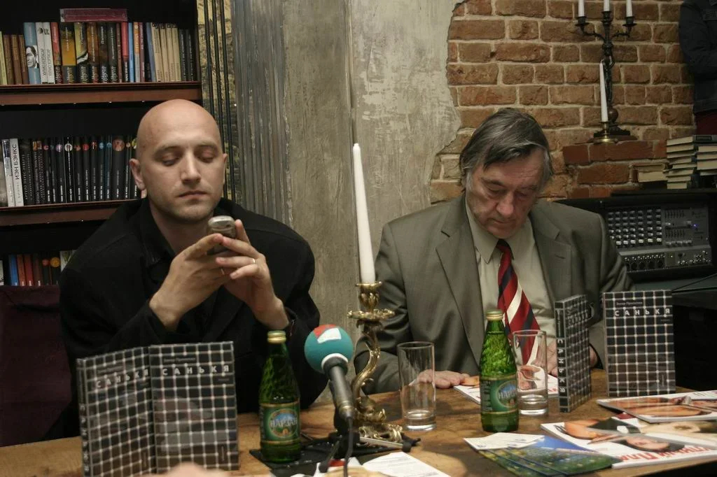 <br>Захар Прилепин с Александром Прохановым на презентации романа «Санькя», 2006 год. Фото: zaharprilepin.ru
