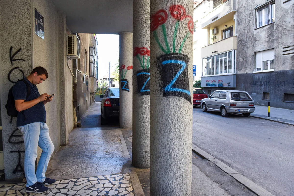 Z-графити на здании в Белграде, 2022 год. Фото: Zorana Jevtic / Reuters / Scanpix / LETA