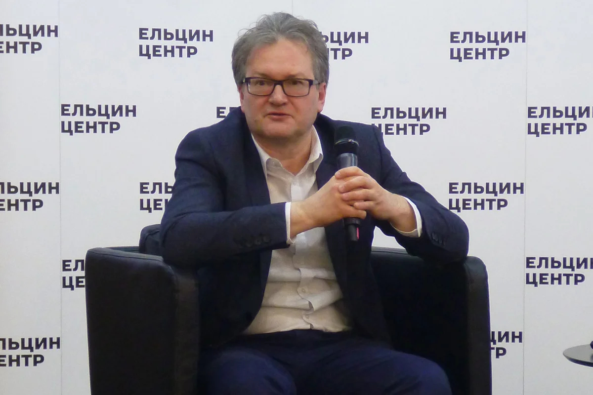 Ректор Европейского университета в Санкт-Петербурге с 2009 по 2017 год Олег Хархордин. Фото: <a data-sk="tooltip_parent" data-stringify-link="https://ru.wikipedia.org/wiki/%D0%A5%D0%B0%D1%80%D1%85%D0%BE%D1%80%D0%B4%D0%B8%D0%BD,_%D0%9E%D0%BB%D0%B5%D0%B3_%D0%92%D0%B0%D0%BB%D0%B5%D1%80%D1%8C%D0%B5%D0%B2%D0%B8%D1%87#/media/%D0%A4%D0%B0%D0%B9%D0%BB:%D0%9E%D0%BB%D0%B5%D0%B3_%D0%A5%D0%B0%D1%80%D1%85%D0%BE%D1%80%D0%B4%D0%B8%D0%BD_%D0%B2_%D0%95%D0%BB%D1%8C%D1%86%D0%B8%D0%BD-%D1%86%D0%B5%D0%BD%D1%82%D1%80%D0%B5_23_%D0%B0%D0%BF%D1%80%D0%B5%D0%BB%D1%8F_2021_%D0%B3%D0%BE%D0%B4%D0%B0.jpg" href="https://ru.wikipedia.org/wiki/%D0%A5%D0%B0%D1%80%D1%85%D0%BE%D1%80%D0%B4%D0%B8%D0%BD,_%D0%9E%D0%BB%D0%B5%D0%B3_%D0%92%D0%B0%D0%BB%D0%B5%D1%80%D1%8C%D0%B5%D0%B2%D0%B8%D1%87#/media/%D0%A4%D0%B0%D0%B9%D0%BB:%D0%9E%D0%BB%D0%B5%D0%B3_%D0%A5%D0%B0%D1%80%D1%85%D0%BE%D1%80%D0%B4%D0%B8%D0%BD_%D0%B2_%D0%95%D0%BB%D1%8C%D1%86%D0%B8%D0%BD-%D1%86%D0%B5%D0%BD%D1%82%D1%80%D0%B5_23_%D0%B0%D0%BF%D1%80%D0%B5%D0%BB%D1%8F_2021_%D0%B3%D0%BE%D0%B4%D0%B0.jpg" rel="noopener noreferrer" target="_blank">Иван Абатуров</a> / Wikimedia (CC BY-SA 4.0)