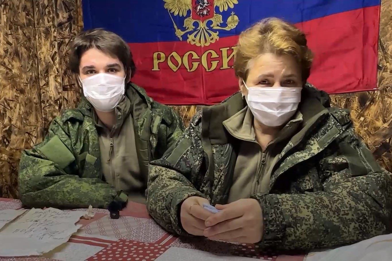 Саша и Светлана после встречи с российскими военными. Скриншот из видео: Минобороны России