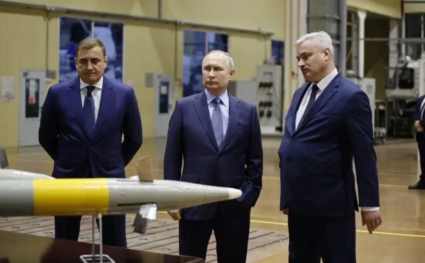 <br>Владимир Путин во время визита на тульский завод «Щегловский вал». Фото: Пресс-служба правительства Тульской области