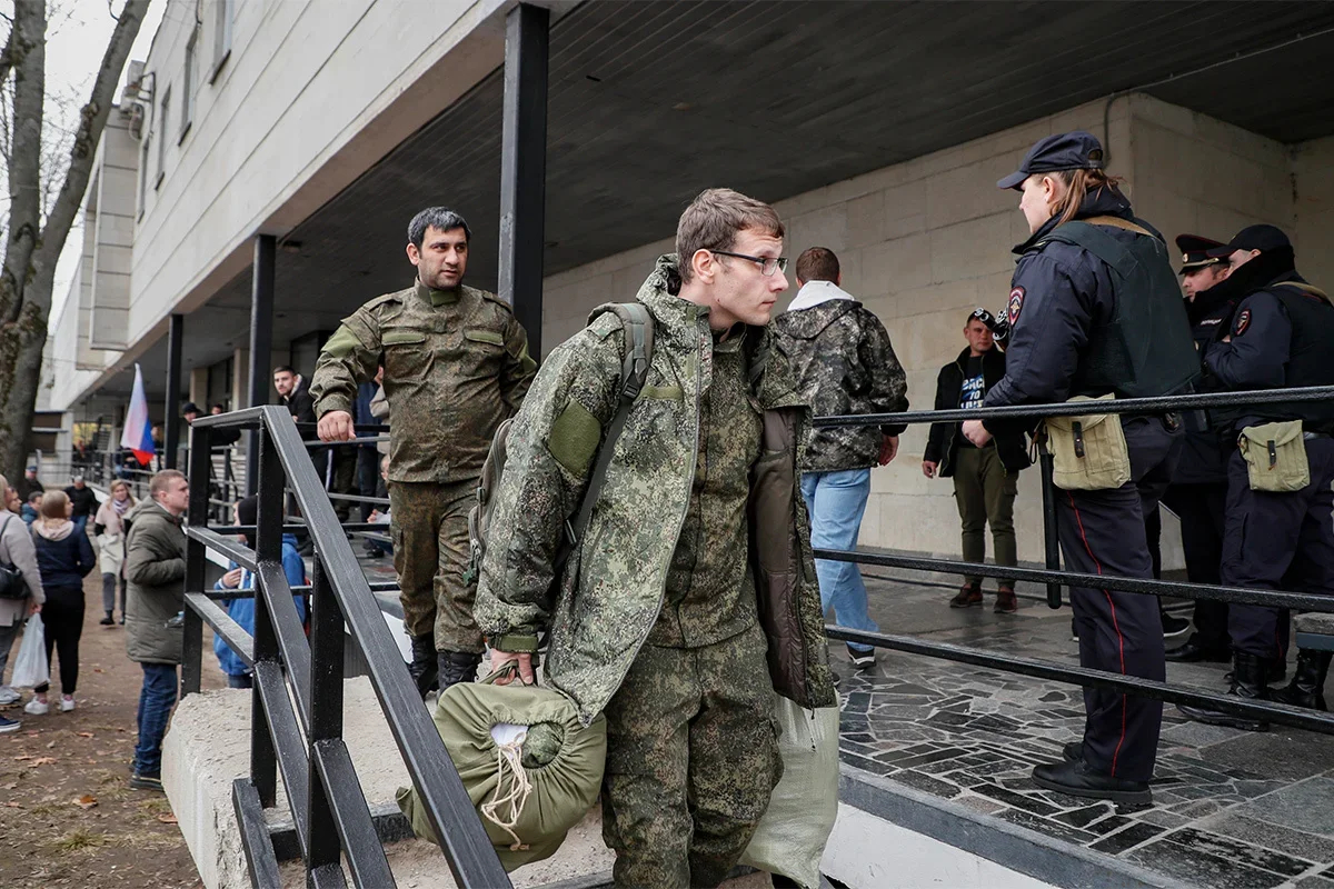 Drafted Russians gathered during partial mobilisation in Moscow, 12 October 2022. Source: Yuriy Kochetkov / EPA-EFE