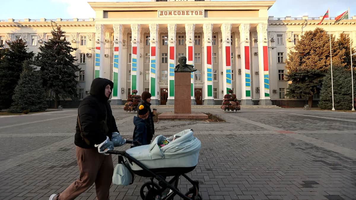 Вид на Дворец Советов Тирасполя в Приднестровье, Молдова, 25 ноября 2021 года. Фото: Фото: Александр Хассенштейн / UEFA / Getty Images