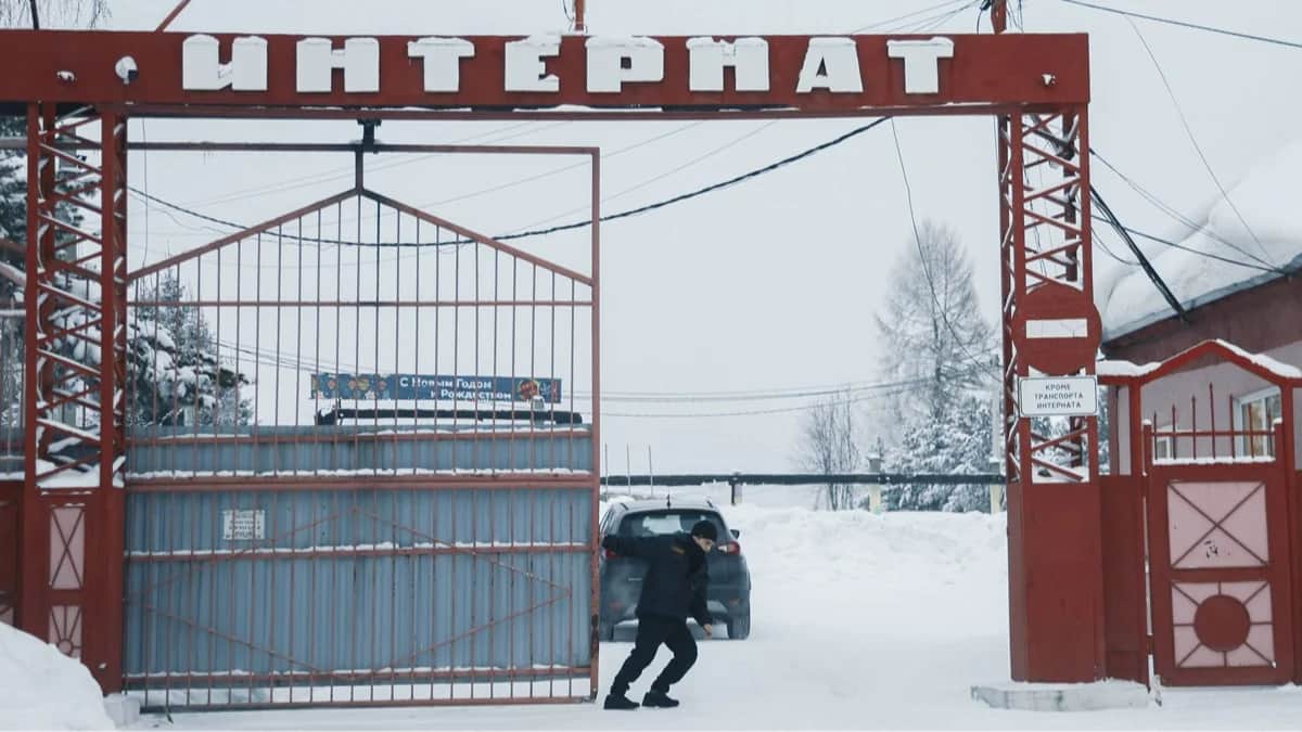 <span>Въезд на территорию дома-интерната в Прокопьевске Кемеровской области. Фото: Виль Равилов / Спутник / Imago Images / Scanpix / LETA</span>