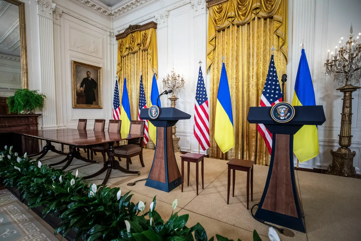 Зал, подготовленный для пресс-конференции Дональда Трампа и Владимира Зеленского. Фото: Jim Lo Scalzo / Pool / EPA-EFE
