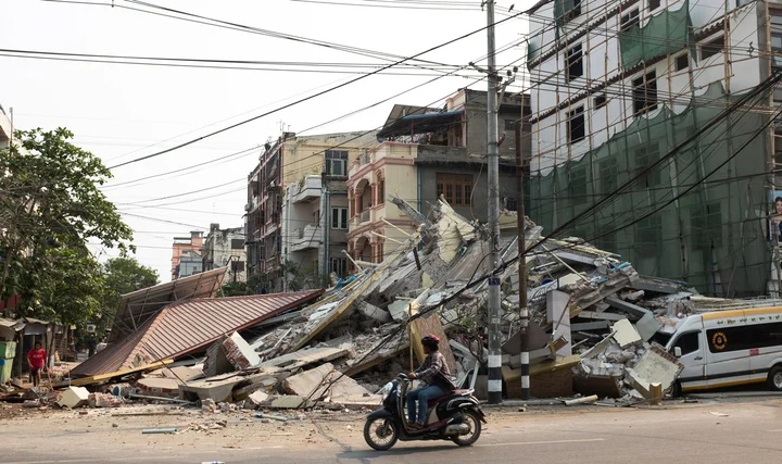Обрушенные здания после землетрясения в Мандалае, Мьянма, 28 марта 2025 года. Фото: EPA