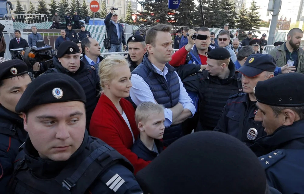 Alexey and Yulia Navalny attend a protest rally with their son Zakhar in Moscow, May 2017. Photo: EPA/MAXIM SHIPENKOV