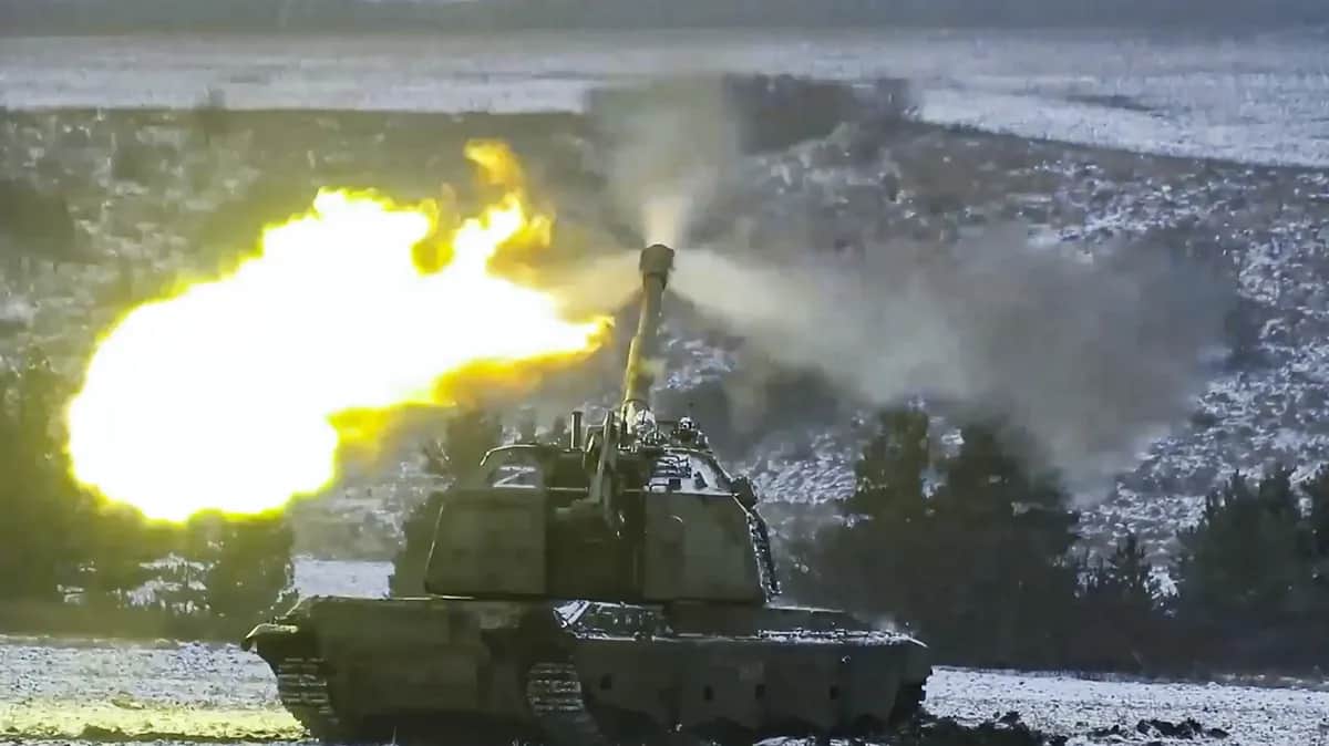 Российская самоходная гаубица Мста во время боя в неизвестном месте в Донецкой области, 13 января. Фото: EPA-EFE / RUSSIAN DEFENCE MINISTRY PRESS SERVICE