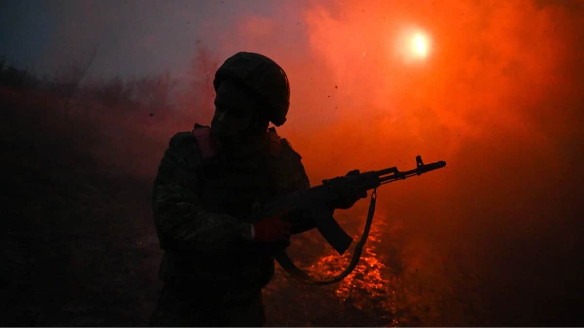 Российские военнослужащие ведут огонь из РСЗО «Град», Донецкая область, Украина, 2 декабря 2025 года. Фото: Станислав Красильников / Спутник / Imago Images / Scanpix / LETA<br>