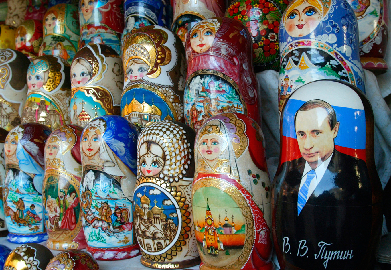 Матрешки продаются в центре Москвы, 11 марта 2004 года. Фото: Михаил Джапаридзе / AP / Scanpix / LETA