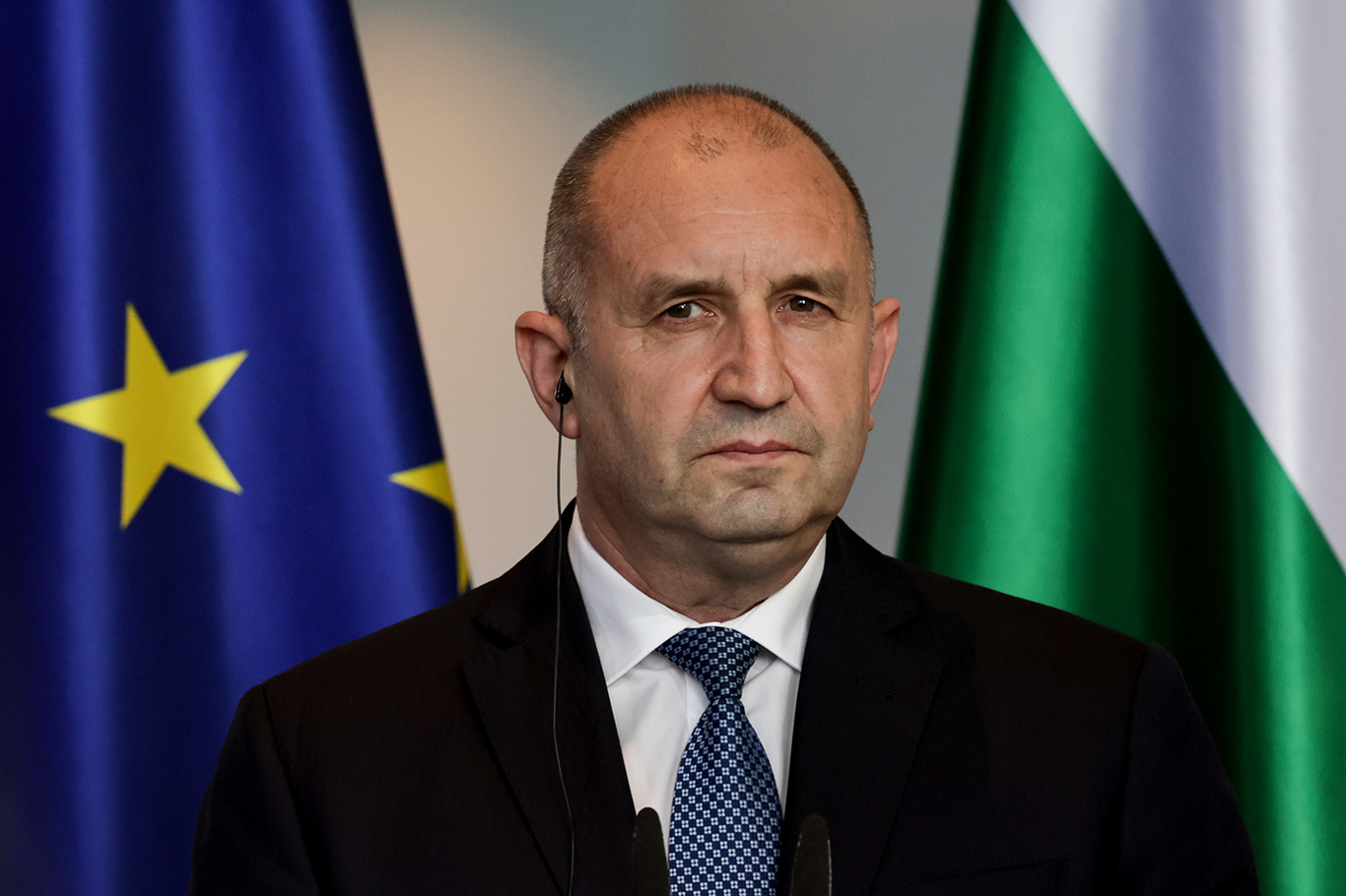 Премьер-министр Болгарии Румен Радев на пресс-конференции с канцлером Германии Фридрихом Мерцем в Федеральной канцелярии в Берлине, Германия, 18 мая 2026 года. Фото: Filip Singer / EPA
