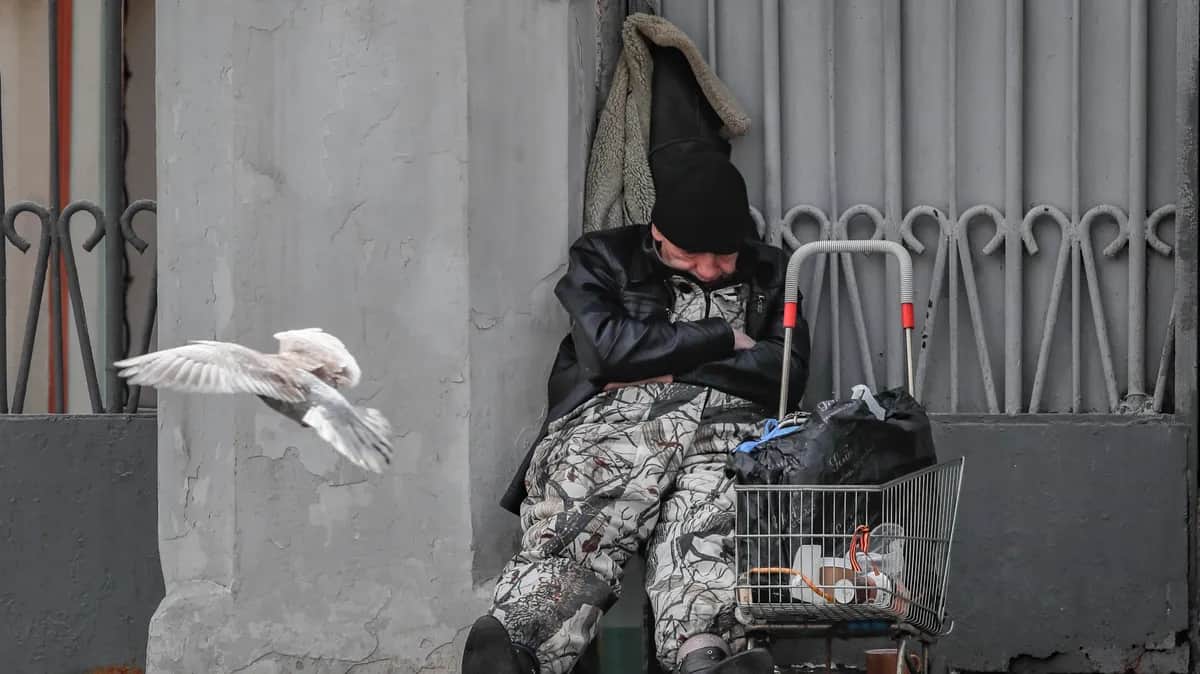 A homeless man sleeps in the centre of Moscow, Russia, 6 May 2022. EPA-EFE/YURI KOCHETKOV