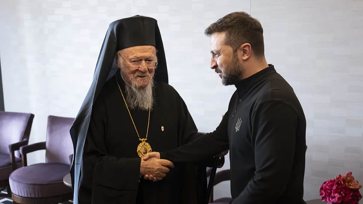 Вселенский патриарх Константинопольский Варфоломей и президент Украины Владимир Зеленский во время Саммита по вопросам мира в Украине в Станстаде близ Люцерна, Швейцария, 15 июня 2024 года. Фото: Alessandro Della Valle / EPA-EFE