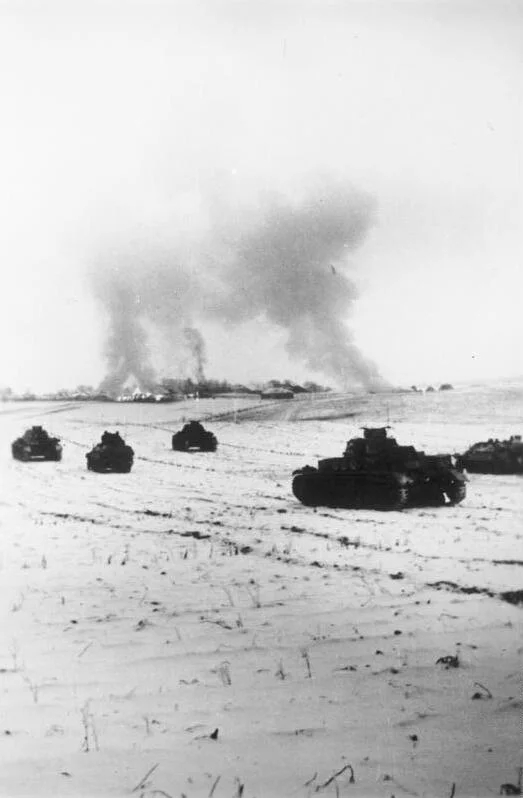 Немецкие танки атакуют советские позиции в районе Истры, 25 ноября 1941 года. Фото: <a href="https://commons.wikimedia.org/w/index.php?curid=5432616">Wikimedia Commons</a>, CC BY-SA 3.0