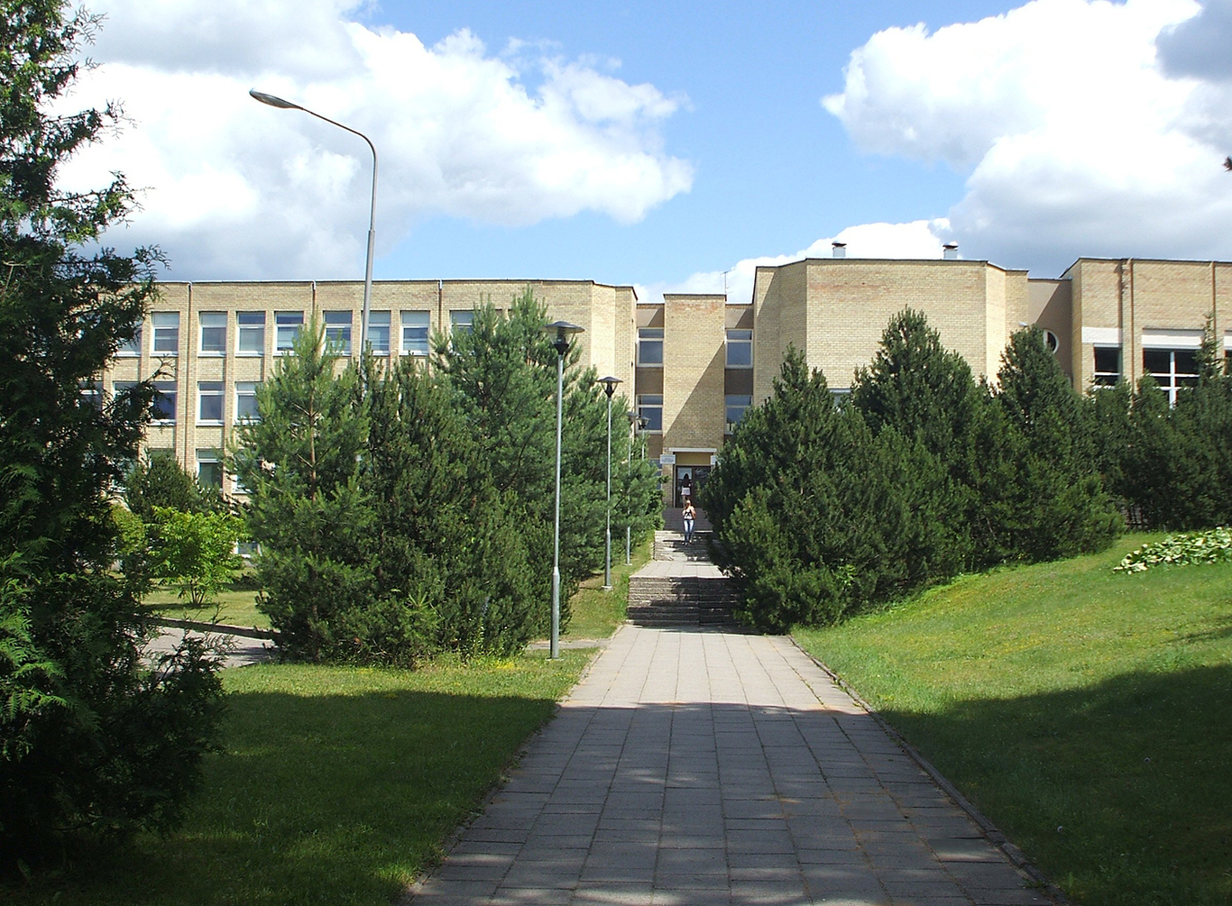 Здание ЕГУ в Вильнесе, Литва, 2008 год. Фото: Telman Masliukou / Wikimedia