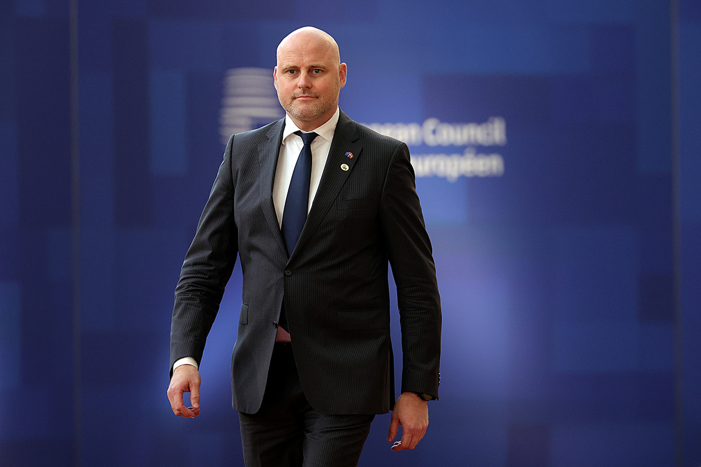 Премьер-министр Латвии Андрис Кулбергс прибывает на саммит Европейского совета в Брюссель, Бельгия, 18 июня 2026 года. Фото: Olivier Matthys / EPA