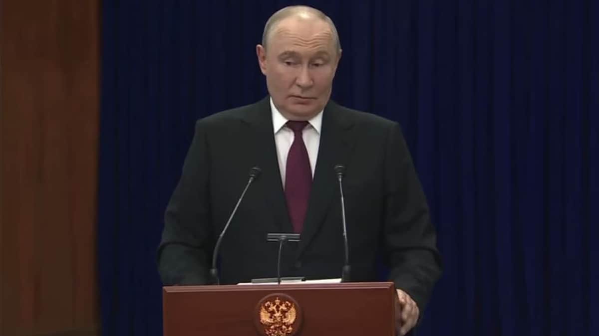 Putin denies reports of impending mobilisation and vows response to Zelensky's airspace plan