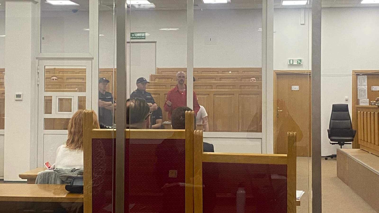 Обвиняемый Александр Безрукавый в Окружном суде Варшавы. Фото: «Новая газета Европа»