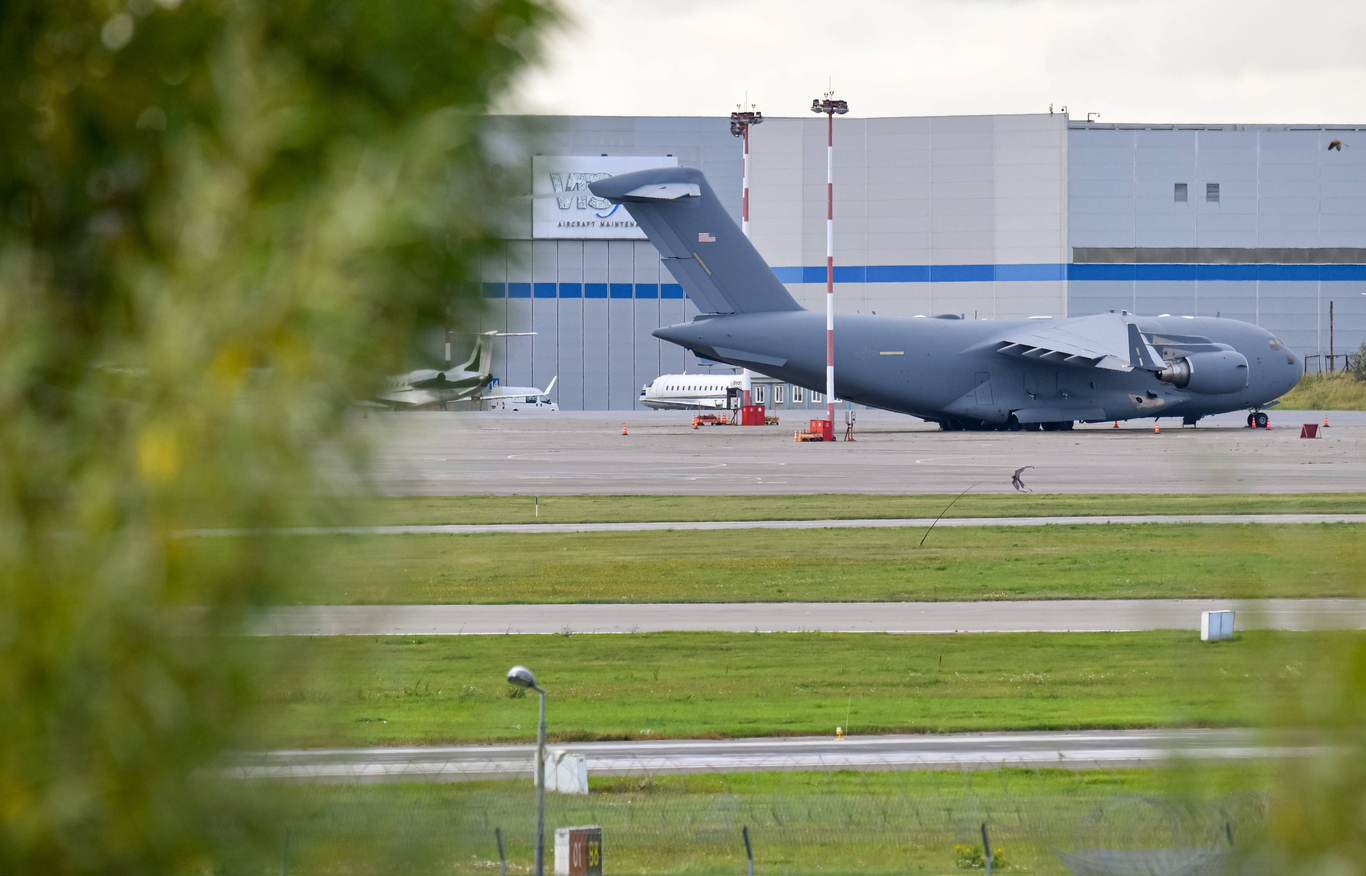 Военно-транспортный самолет ВВС США C-17A Globemaster III на летном поле аэропорта Внуково. Москва. 25 августа 2026 года. Фото: Юрий Кочетков / Спутник / Imago Images / Scanpix / LETA
