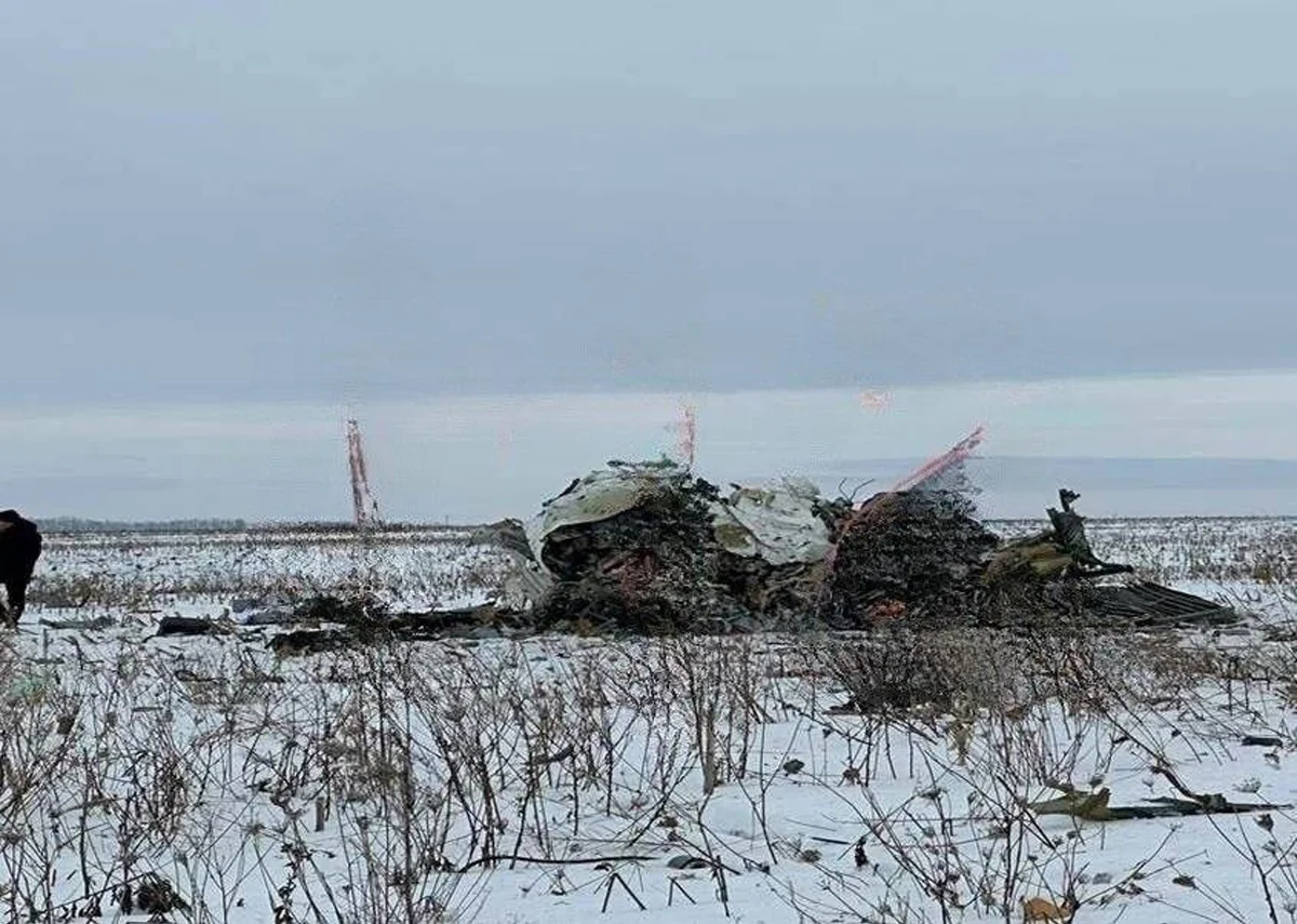 Обломки самолёта Ил-76, разбившегося в Белгородской области, 25 января 2024 года. Фото: МЧС России / EyePress News / Shutterstock / Rex Features / Vida Press