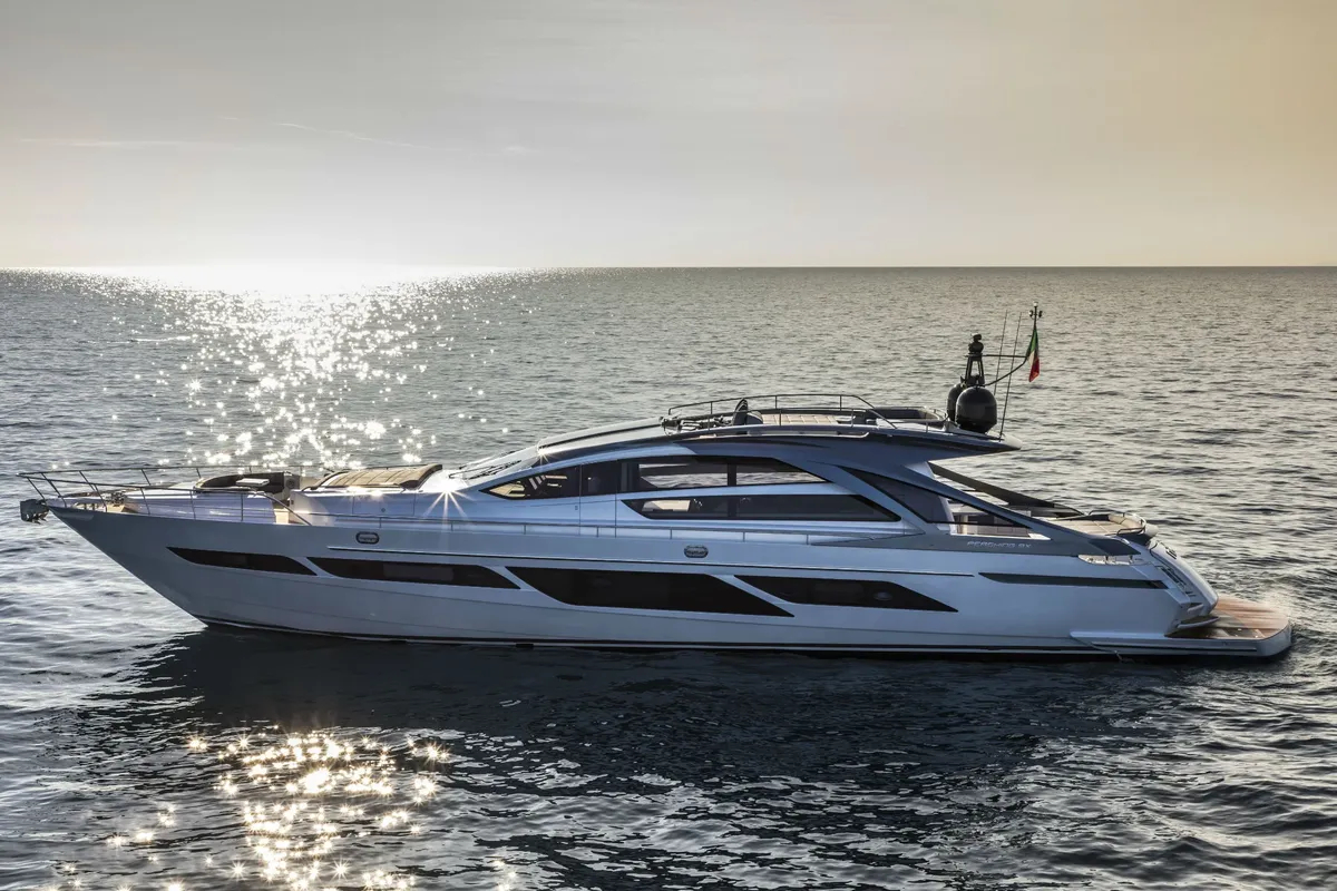 Яхта модели Pershing 9X. Фото: Pershing Yachts