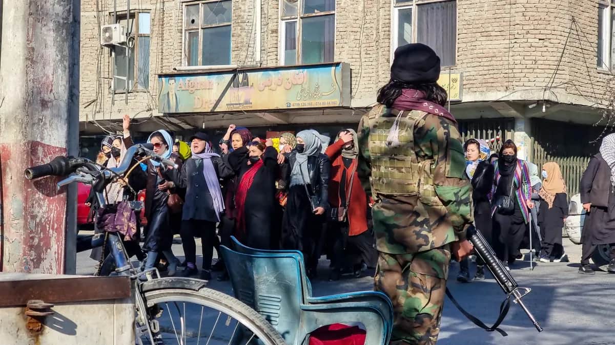 Афганские женщины протестуют против нового запрета талибов на доступ женщин к университетскому образованию, Кабул, 22 декабря 2022 года. Фото: Stringer / Getty Images